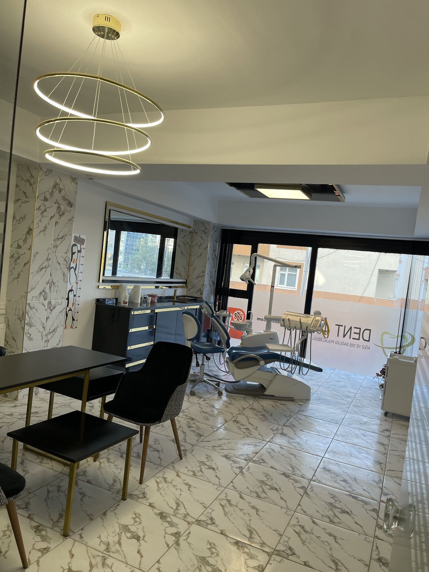 Dent49 tedavi odası, geniş açı